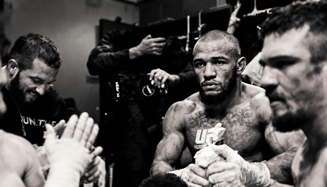 UFC 319 Chicago Prelims Recap & Results: Chimaev Dominates, Spinning Elbows Make History 4 Image: Inside the locker room, UFC fighters getting ready, focused energy before the fight